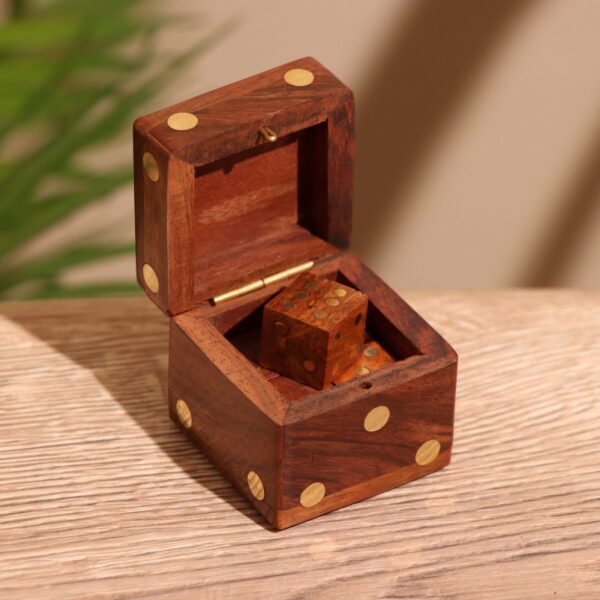 Кубики игральные в шкатулке из дерева шишам, компактный размер 4.5×4.5×4.5 см — изображение 4