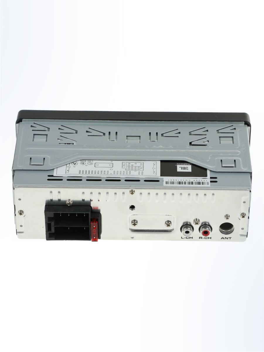 Многоконтактный разъем, RCA-разъемы и антенна на задней части автомобильной магнитолы