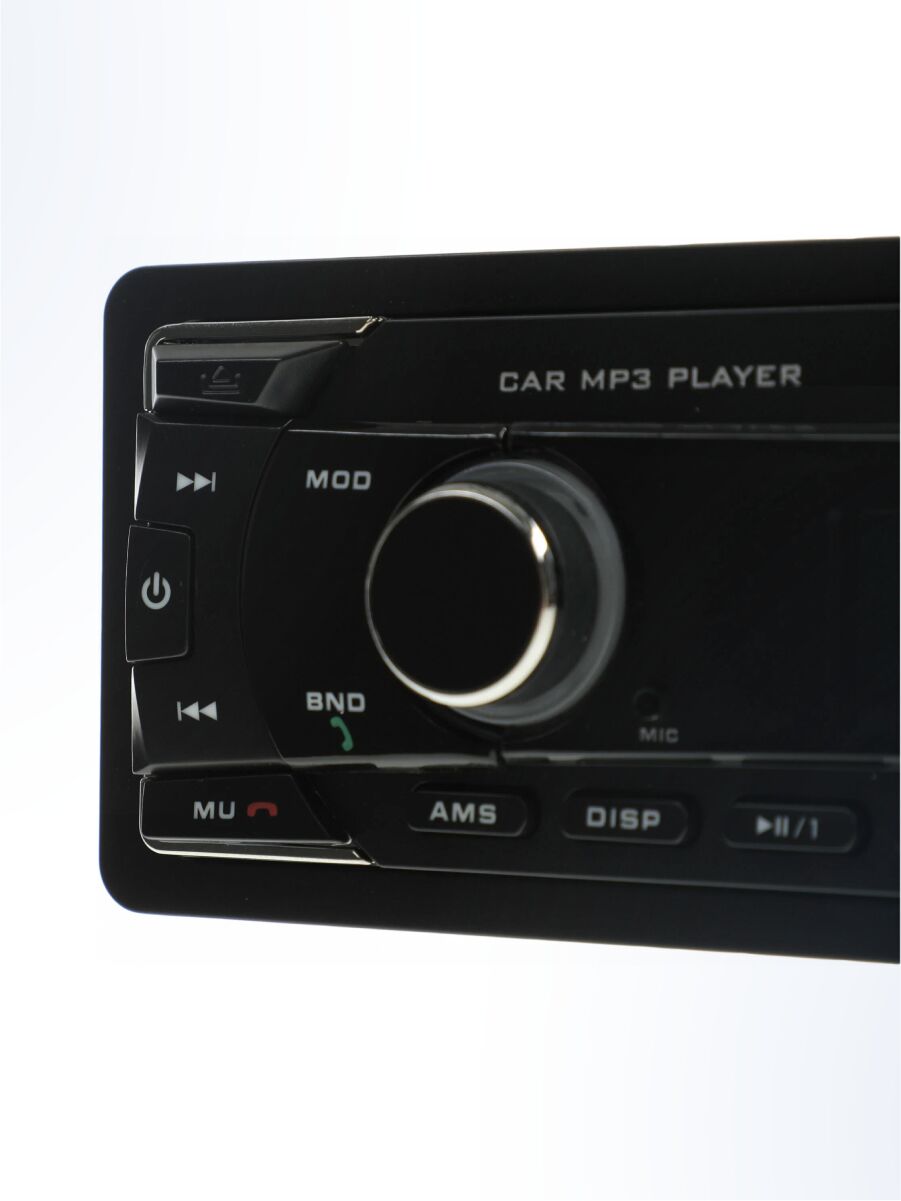 Автомобильная магнитола с экраном, кнопками переключения режимов, микрофоном и функцией MP3-плеера