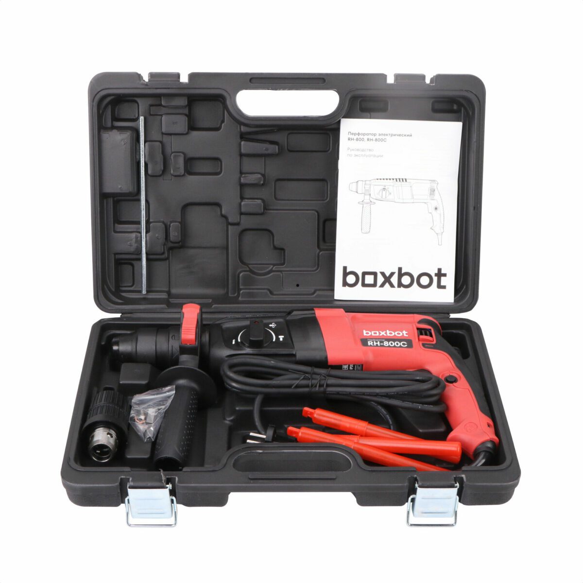 Электроперфоратор с красно-чёрным корпусом, упакованный в пластиковый кейс с металлическими защёлками и комплектующими