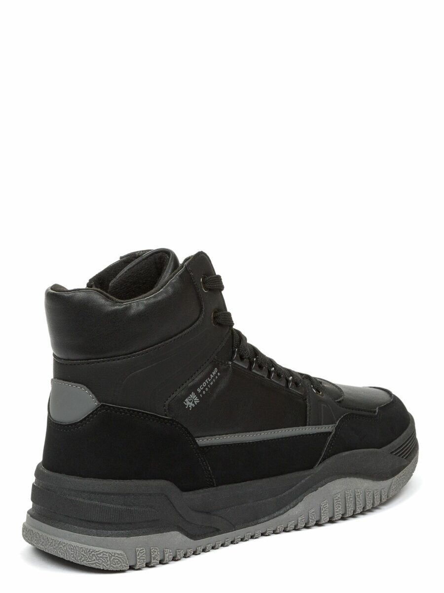 Чёрный зимний ботинок из экокожи и замши с рельефной серой подошвой