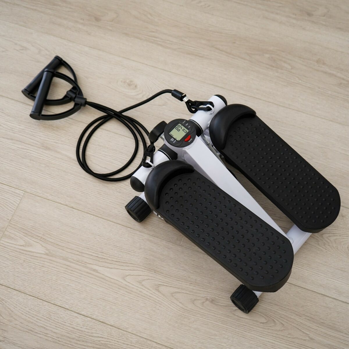 Компактный механический мини степпер с эспандерами для фитнеса дома Мини степпер с эспандерами для тренировки ног, кардио и укрепления ягодиц в домашних условиях