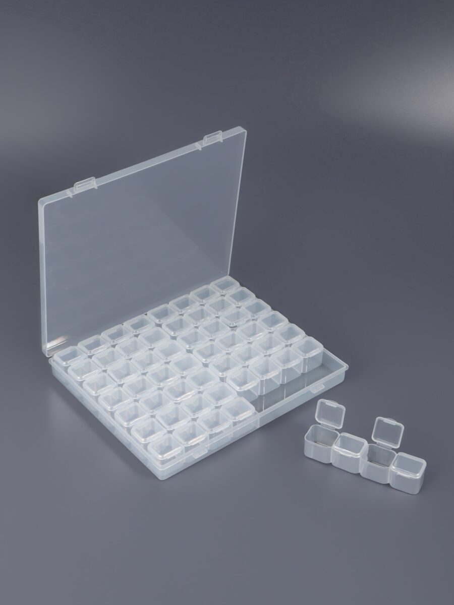 Прозрачный пластиковый органайзер с 56 ячейками для мелочей и рукоделия Прозрачный органайзер с крышкой и 56 ячейками для хранения мелочей, ниток, бисера и прочих аксессуаров