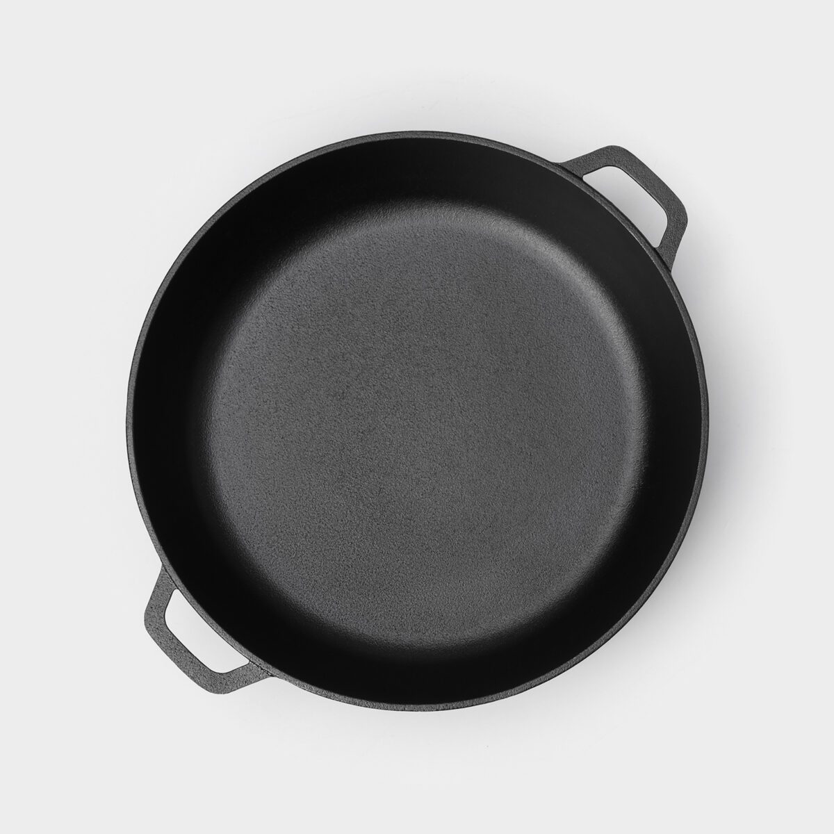 Чугунная жаровня 28 см для запекания и жарки Чугунная жаровня диаметром 28 см с цельнолитыми ручками, идеальная для запекания и жарки