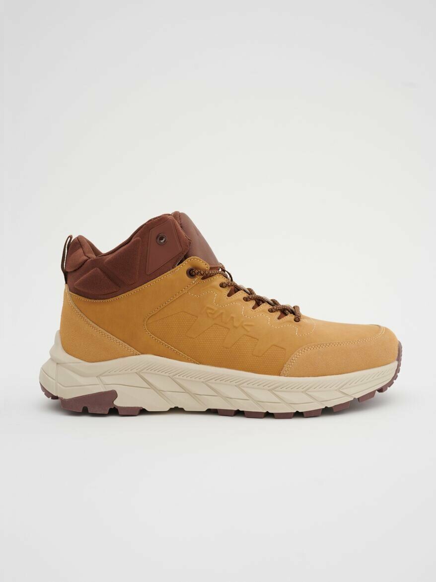 Кроссовок RAX в стиле походного ботинка, желто-коричневый цвет, массивная белая подошва и текстурированные вставки