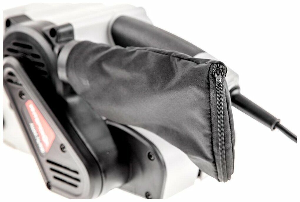 Ручной электрический шлифовальный инструмент с тканевым мешком-пылесборником на застёжке-молнии и эргономичной рукояткой