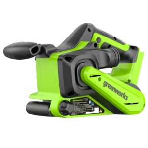 Ленточный шлифовальный станок Greenworks зеленого цвета с черными элементами и удобными ручками