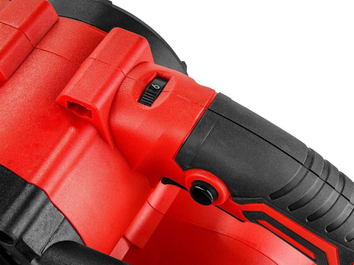 Эргономичный ручной электроинструмент с текстурированной рукояткой, переключателями мощности и креплениями для аксессуаров