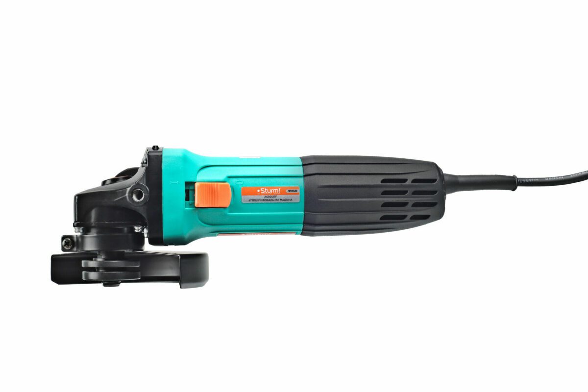 Углошлифовальная машина Sturm! AG9021P с защитным кожухом, черно-зеленый корпус с оранжевой кнопкой и вентиляционными отверстиями