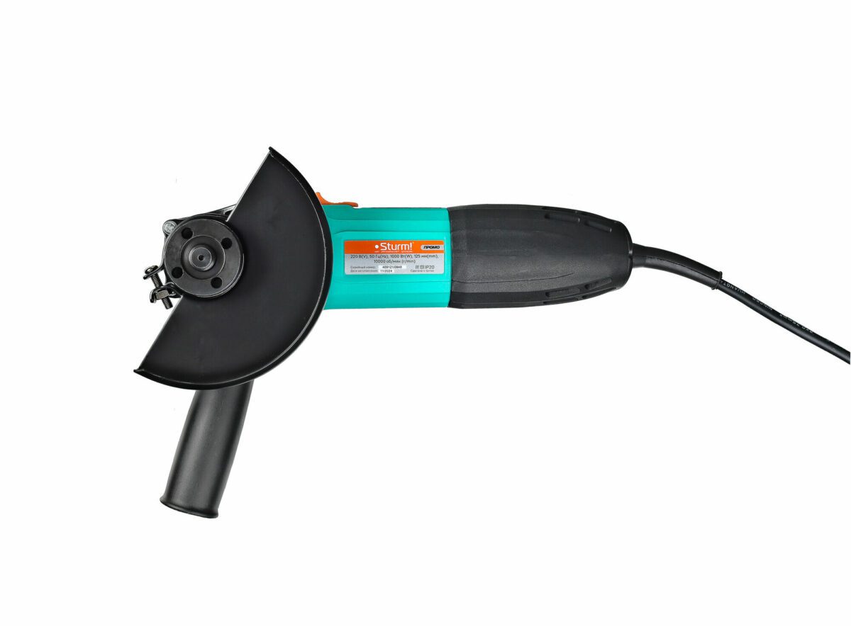 Углошлифовальная машина Sturm! с мощностью 900 Вт, частотой вращения до 11 000 оборотов в минуту и зеленым корпусом с черными и оранжевыми элементами