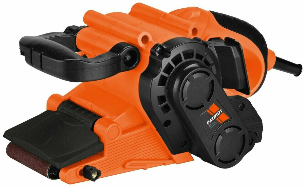Оранжевая ленточная шлифовальная машина PATRIOT BS 610 с черными элементами и эргономичными ручками