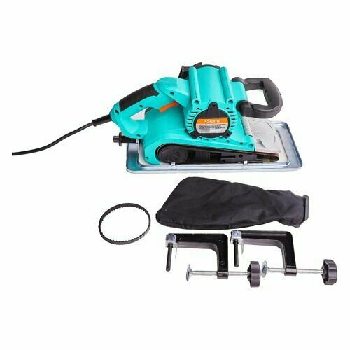 Бирюзовая шлифовальная машина с серыми и черными элементами, аксессуарами и мешком для пыли на металлической платформе