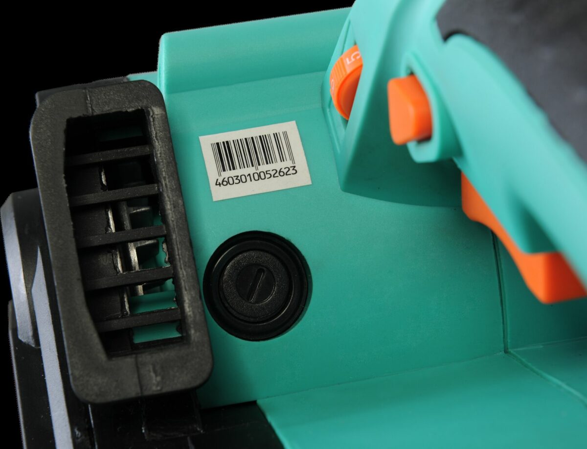 Зеленый электрический инструмент с черными и оранжевыми элементами, штрих-код 4603010052623