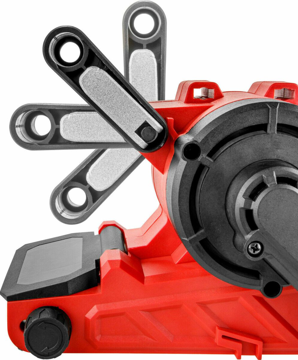 Красный ленточно-шлифовальный станок с черными элементами, регулируемым шлифовальным плечом и шлифовальной лентой для обработки поверхностей