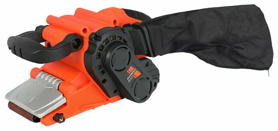 Ленточная шлифовальная машина PATRIOT оранжевого цвета с черными элементами, металлической защитой и съемным пылесборником