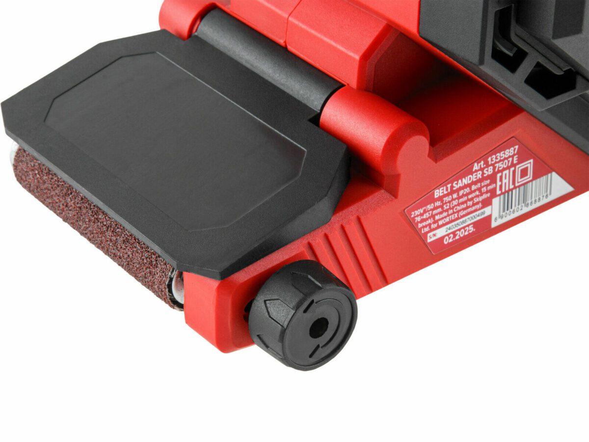 Ленточный шлифовальный станок красного цвета Belt Sander SB 7507 E с мощностью 750W и скоростью до 380 м/мин