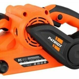 Оранжево-черная ленточная шлифовальная машина PATRIOT BS 810 Professional с прорезиненными ручками и вентиляционным отверстием