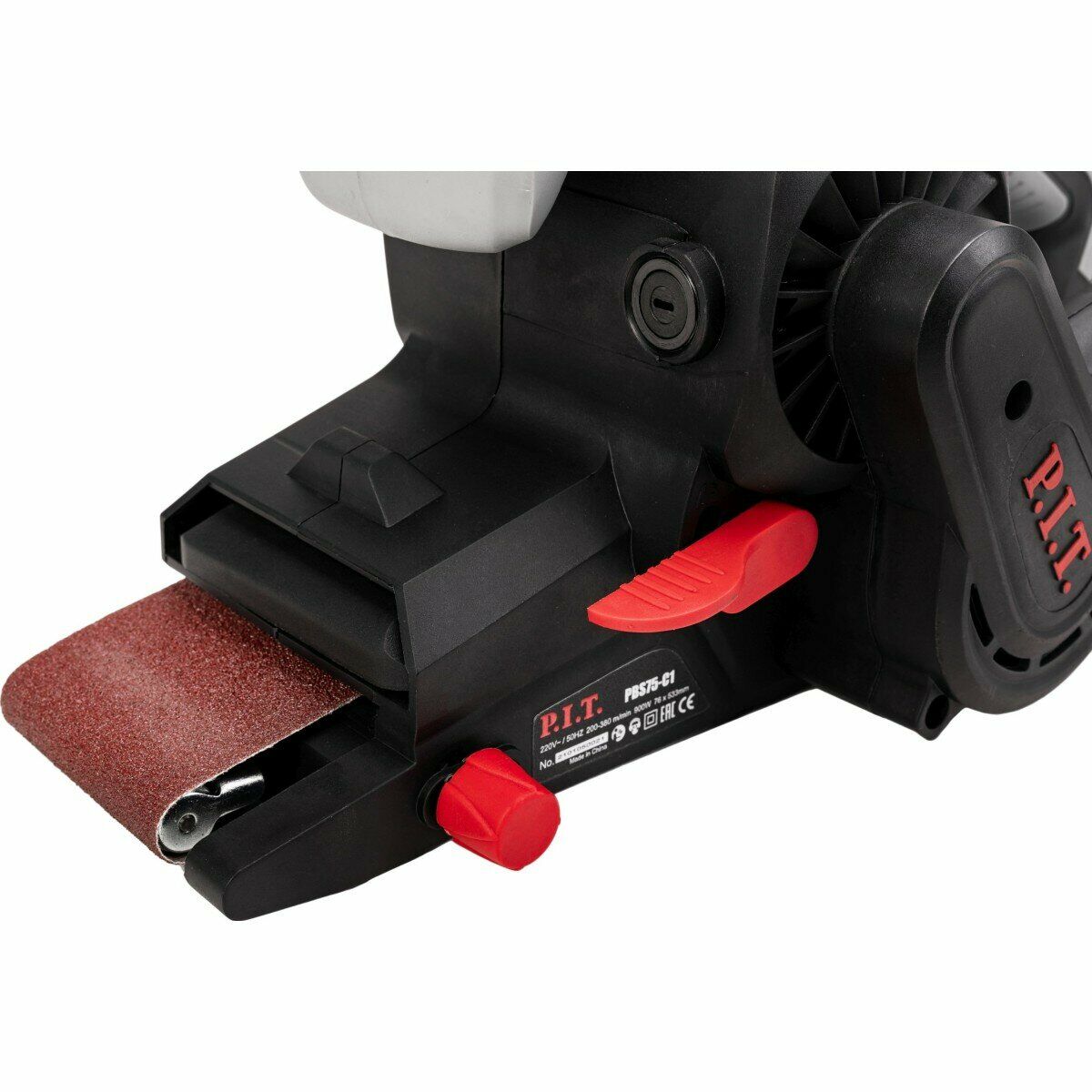 Ленточный шлифовальный станок P.I.T. PBS75-C1, мощностью 2000W, с черным корпусом и красными элементами