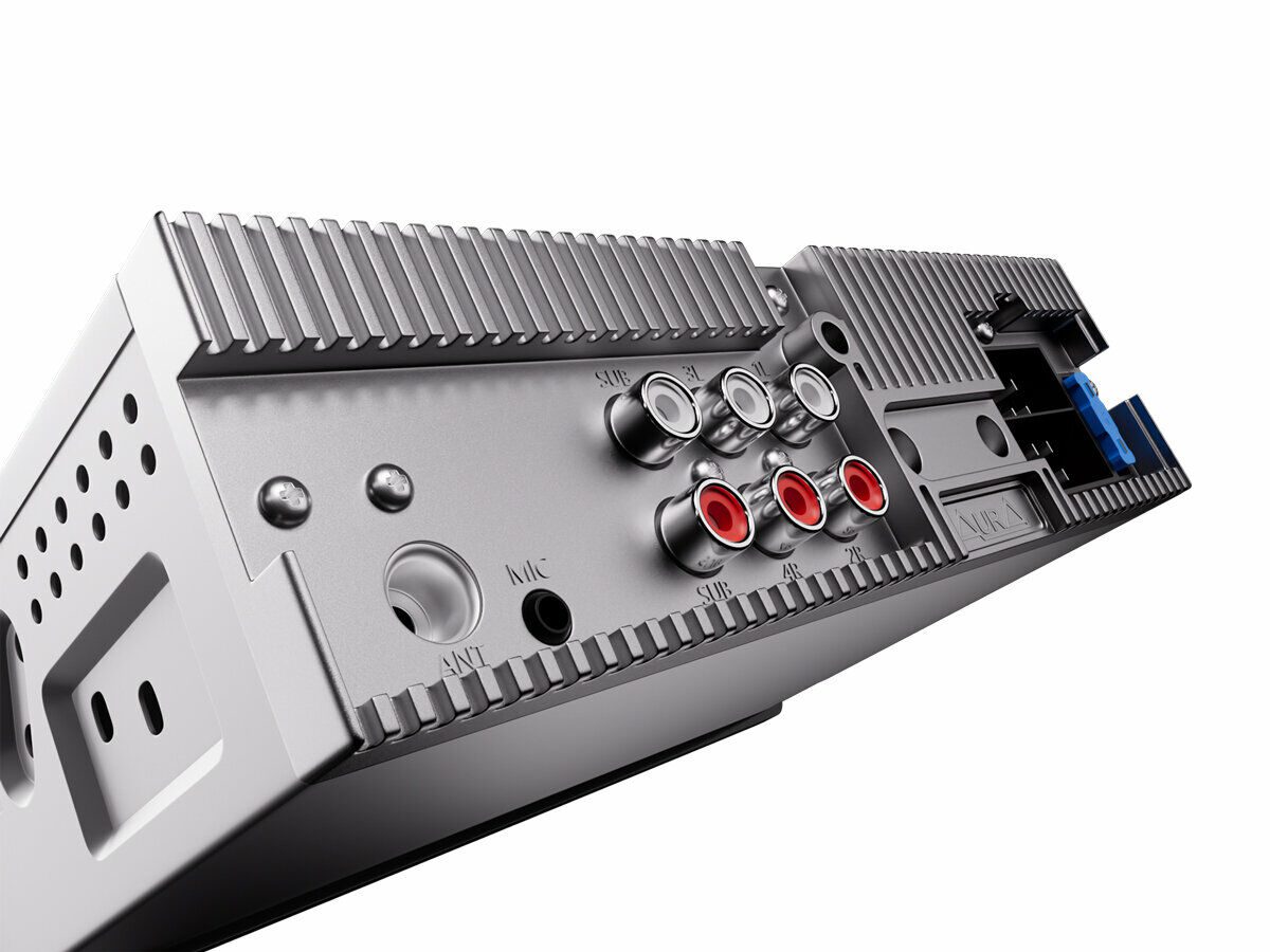 Автомобильный усилитель аудиосистемы с RCA разъемами, вентиляцией и разъемами для сабвуфера, каналов, микрофона и антенны