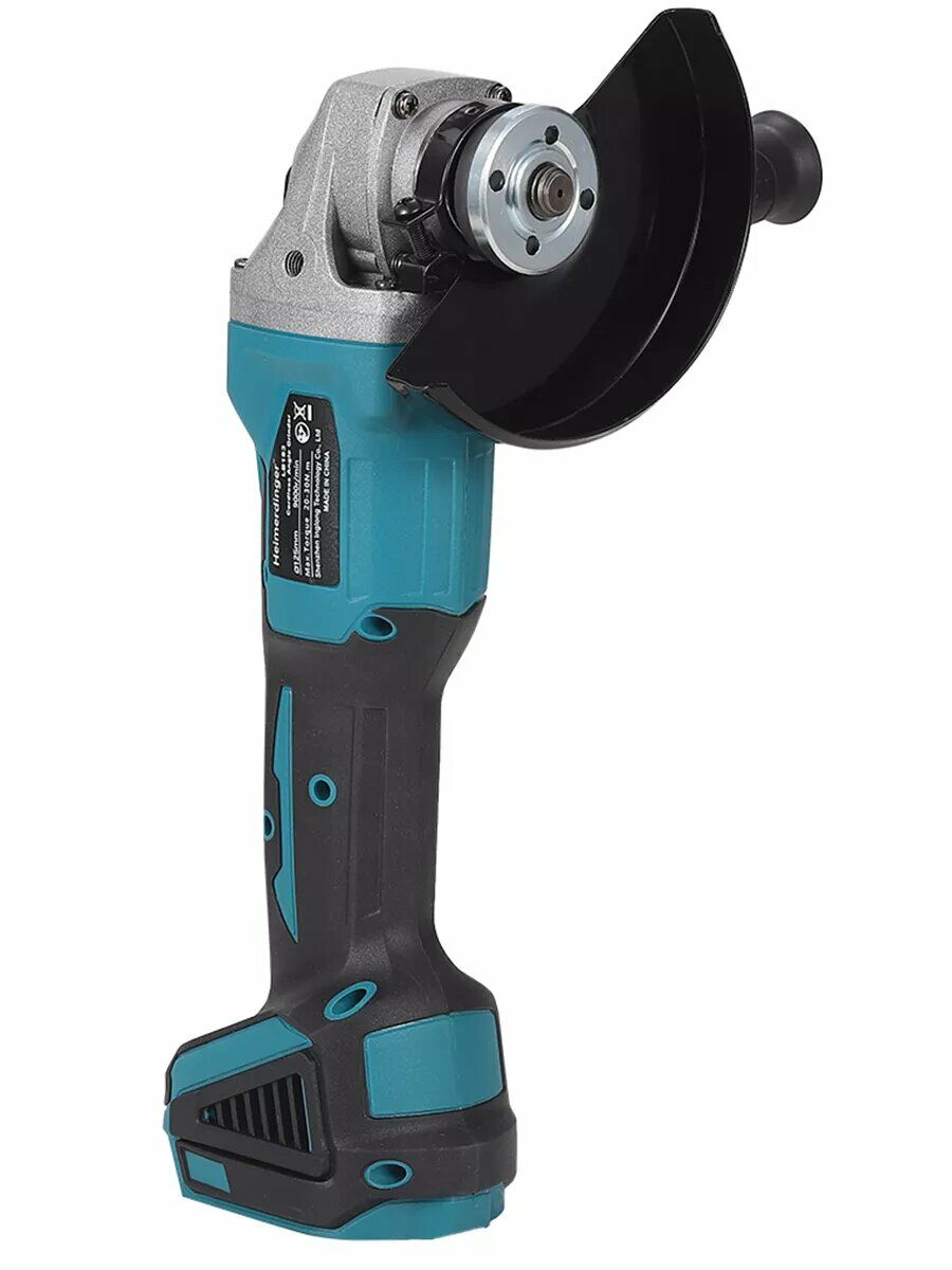 Беспроводная угловая шлифовальная машина синего и черного цвета с защитным кожухом и вентиляционными отверстиями