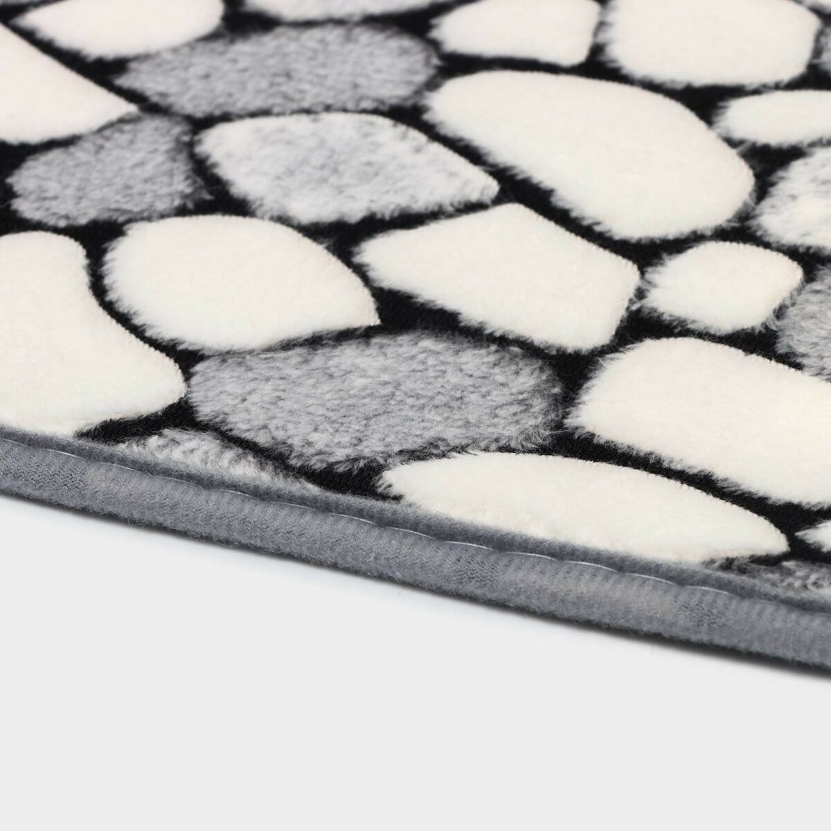 Коврики для ванной и туалета набор с дизайном под натуральную гальку – прочные и водостойкие аксессуары комфортного использования Коврики для ванной и туалета набор 3 шт с текстурным рисунком галька, водостойкие, пушистые, выполненные из ткани в нейтральной цветовой гамме