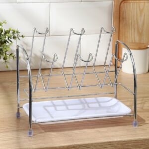 Сушилка для стаканов с серым пластиковым поддоном на кухонной тумбе, современный органайзер с металлическим каркасом