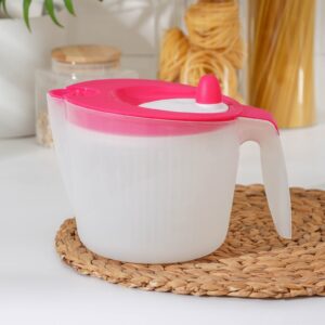 Компактная ручная сушилка для зелени и овощей из пластика с розовой крышкой и мерным кувшином