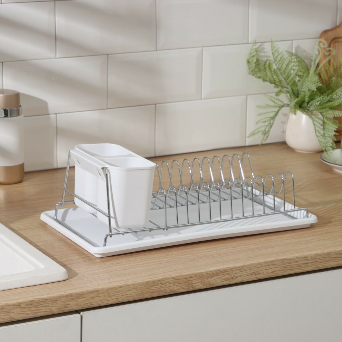 Настольная двухъярусная металлическая сушилка для посуды с поддоном и органайзером Металлическая сушилка для посуды настольная двухъярусная с пластиковым поддоном и органайзером для столовых приборов