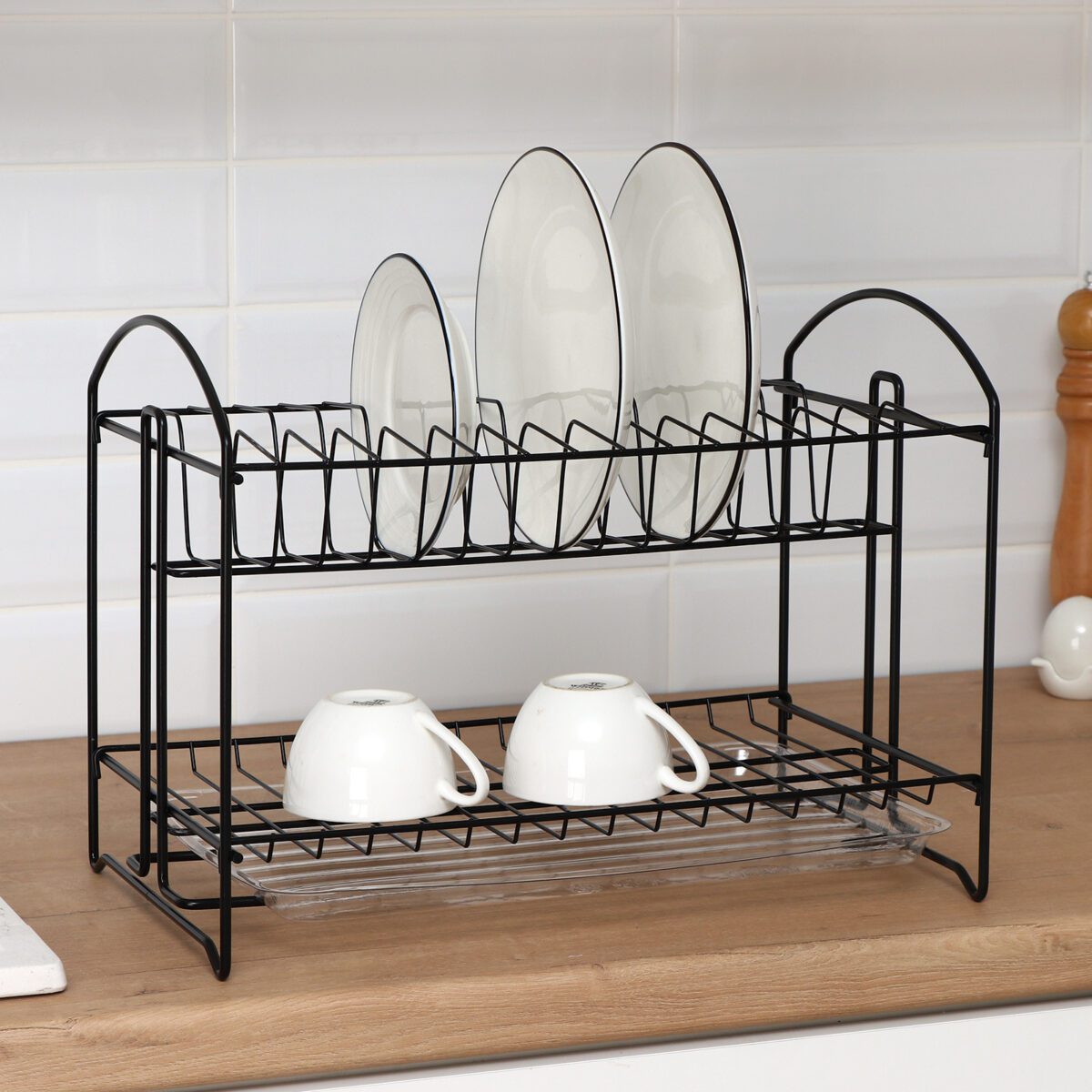 Двухъярусная разборная сушилка для посуды с поддоном и чёрным дизайном, размер 39.5x24x29.5 см Чёрная настольная двухъярусная сушилка для кухни с поддоном, предназначенная для тарелок, чашек и другой утвари
