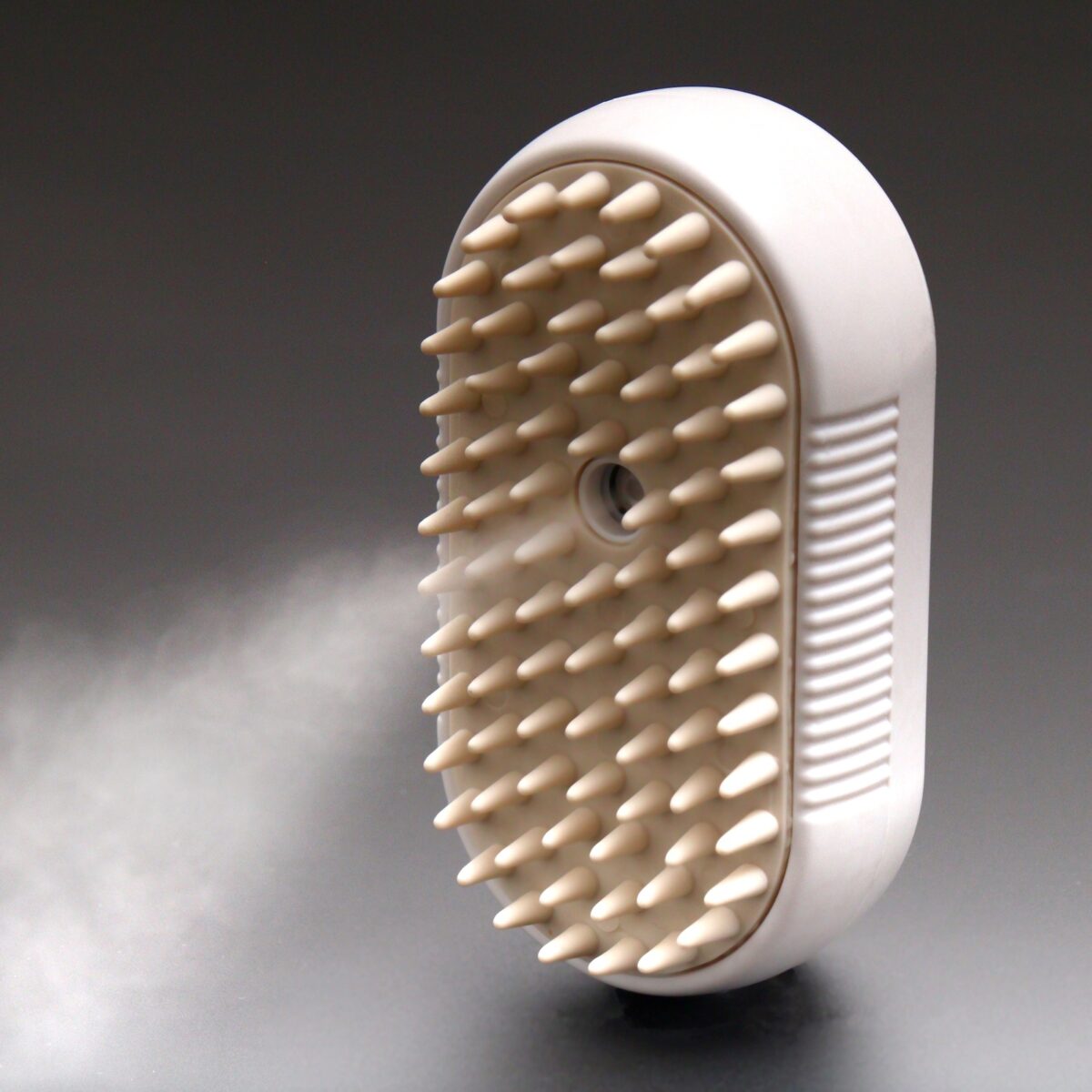 Паровая щетка для кошек и собак с USB зарядкой — идеальное решение для ухода за шерстью Белая паровая щетка для животных с пластиковыми зубцами и функцией подачи пара