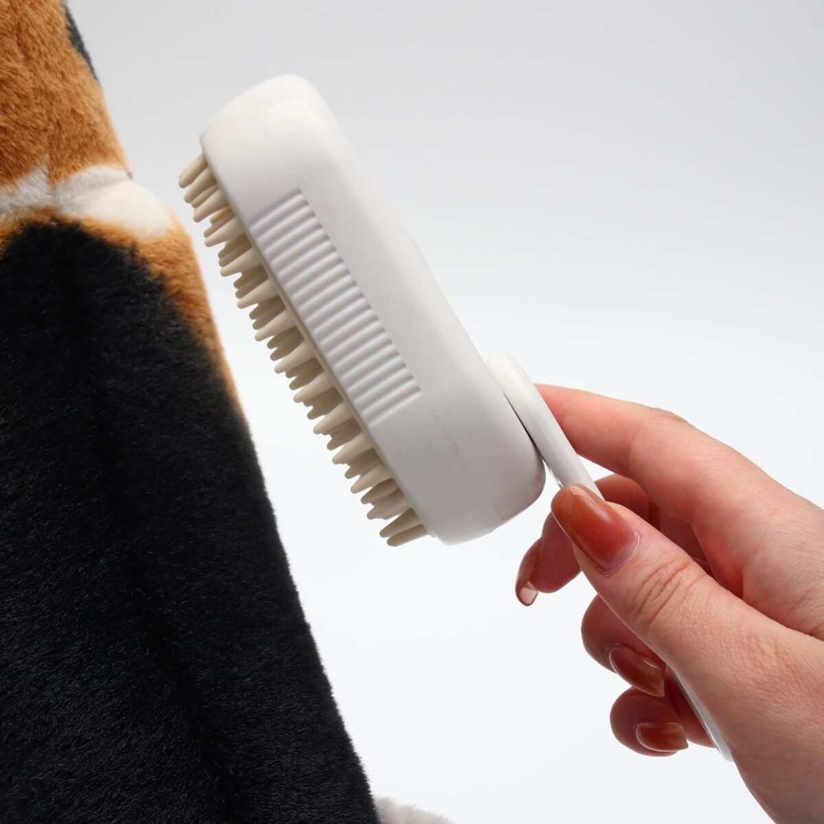 Паровая щетка для вычесывания длинной шерсти животных с выдвижной ручкой и USB Белая паровая щетка для ухода за шерстью кошек и собак, используемая для аккуратного вычесывания