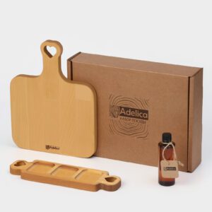 Подарочный набор посуды из дерева: разделочная доска с отверстием-сердцем, менажница 3 секции с боковыми ручками и стеклянный флакон с маслом
