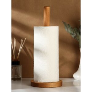 Деревянный держатель для бумажных полотенец из берёзы на столе с декоративными элементами