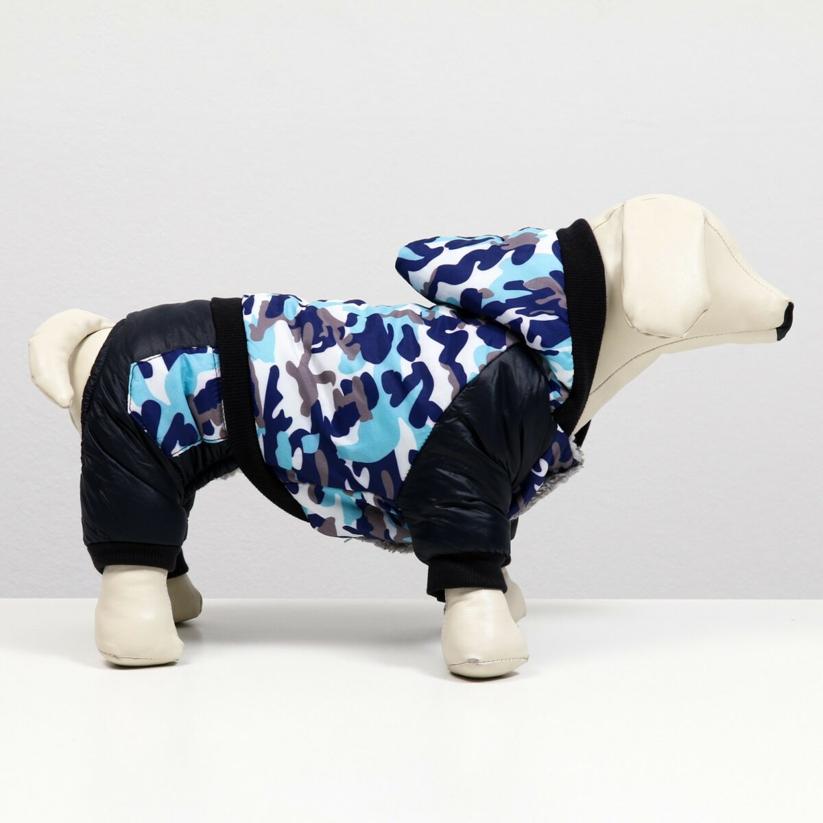 Комбинезон для собак с камуфляжным принтом, капюшоном и меховым утеплителем для холодных прогулок