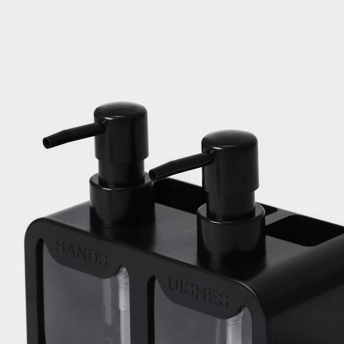 Черный двойной дозатор для мыла и моющего средства 300 мл — стильный аксессуар на кухню Черный компактный дозатор для мыла и моющего средства с двумя отсеками по 300 мл и отделением для губки