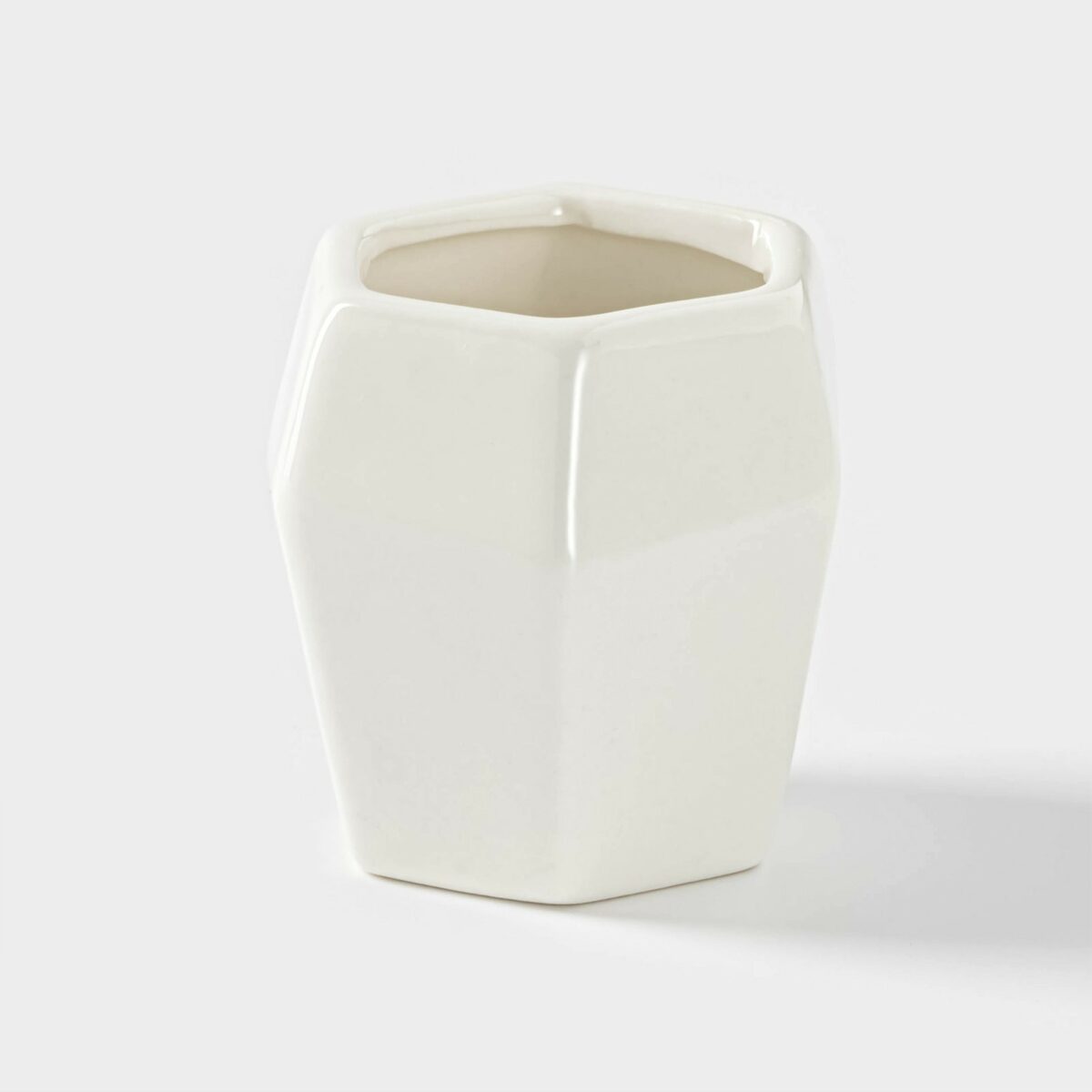 Шестиугольная ёмкость для зубочисток 75 мл из набора для специй, белый цвет, стильный дизайн Ёмкость для зубочисток шестиугольной формы с глянцевой белой поверхностью, компактный размер, качественные материалы