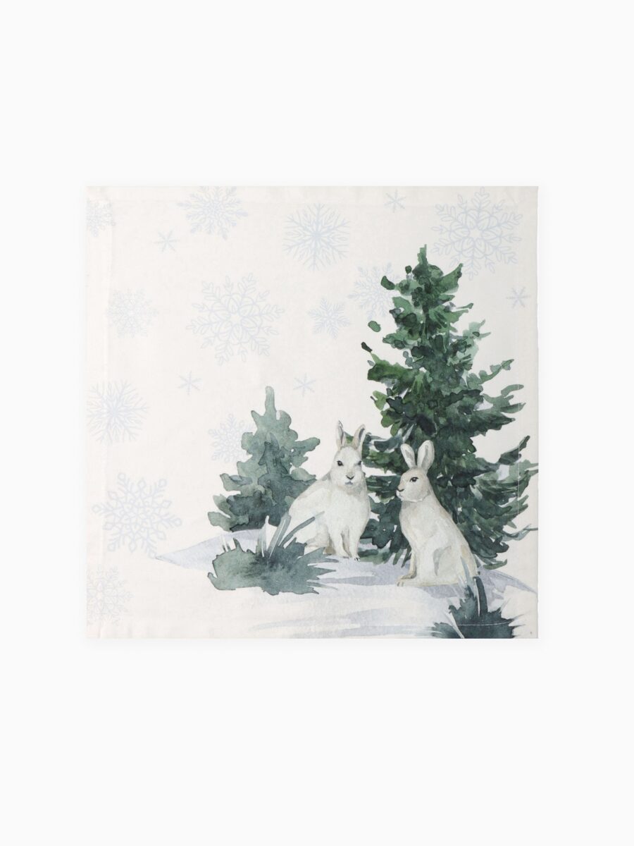 Новогодняя сервировочная салфетка с зимними зайцами и снежинками, 40×40 см Сервировочная салфетка с изображением зимних белых зайцев на фоне заснеженной поляны и снежинок, размеры 40×40 см