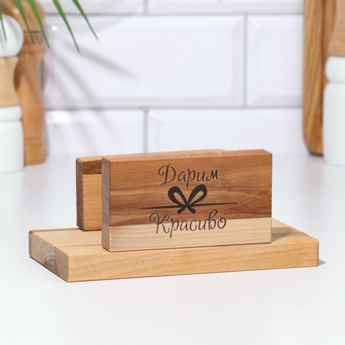 Набор из 3 деревянных разделочных досок для нарезки с подставкой Набор прямоугольных разделочных досок из дерева на подставке для кухни, 3 штуки разных размеров