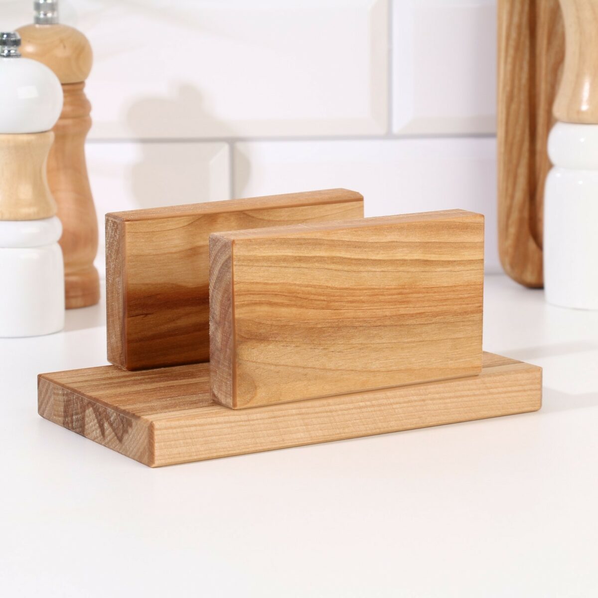 Набор из 3 деревянных разделочных досок на подставке, прямоугольной формы, разных размеров Набор разделочных досок из дерева прямоугольной формы, 3 штуки разных размеров