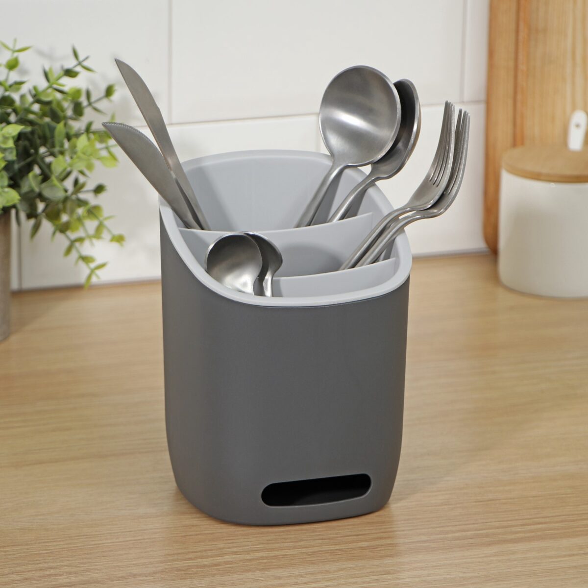 Подставка сушилка для столовых приборов с дренажным отверстием, графитового цвета, для удобной организации на кухне Универсальная графитовая подставка сушилка с тремя секциями и дренажным отверстием для столовых приборов на кухню