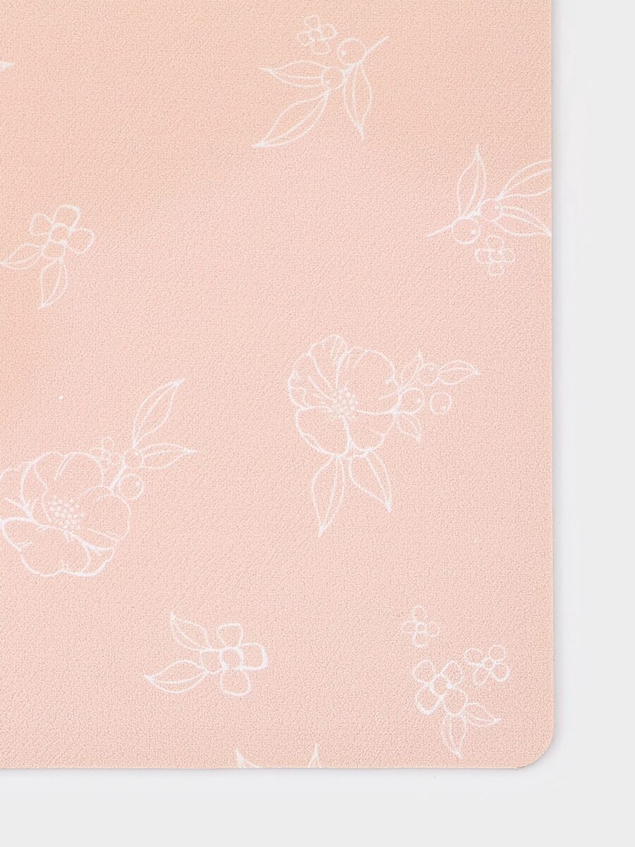 Розовый влаговпитывающий коврик для сушки посуды с цветочным узором, 30×40 см Коврик для сушки посуды на кухню, розовый, с белыми цветочными рисунками, из микрофибры, 30x40 см