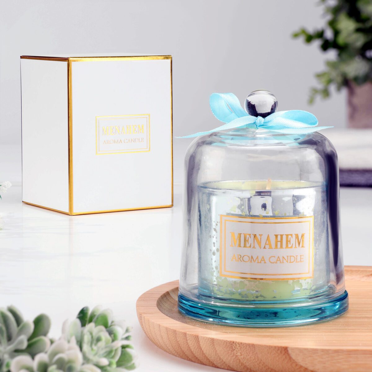 Натуральная ароматическая свеча с крышкой и динамичным ароматом цитруса и трав, идеальная для дома Ароматическая свеча в стеклянном колпаке на деревянной подставке, с цитрусовым и травяным ароматом, украшенная лентой, на фоне декоративных элементов